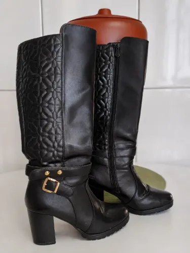 Bota preta cano longo numero 36 confortável