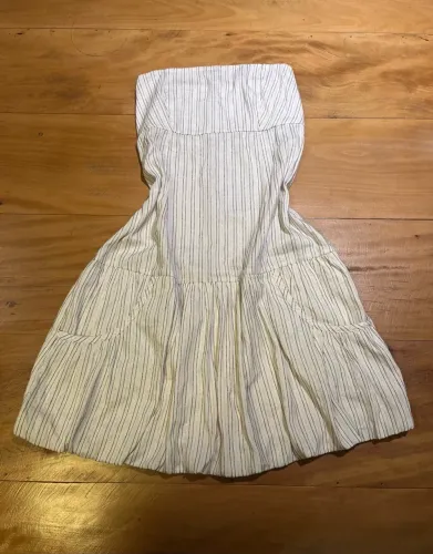 vestido off white listrado tomara que caia balonê boneca 
