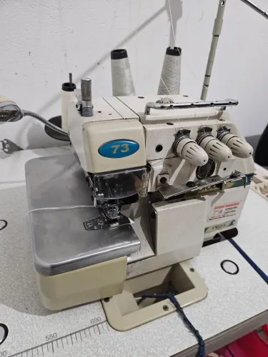 Maquina costura overloc
