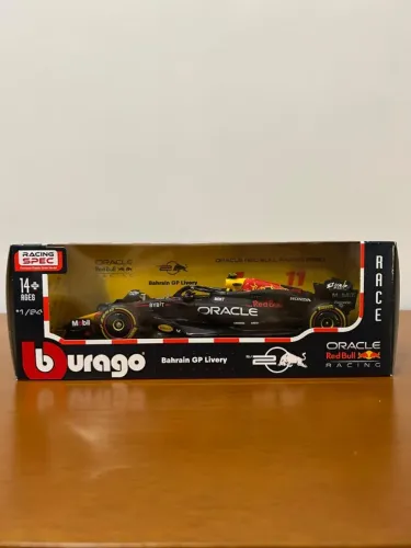 Miniatura F1 - Tamanho 1:24 - Redbull RB20 Bahrain GP 2024 c/ número do Sergio Pérez