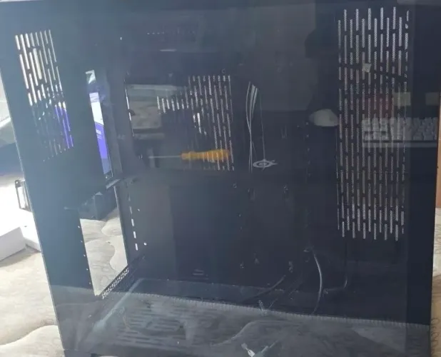 Gabinete Aquário ATX - Lian-Li Dynamic Pc-011Dx - Preto