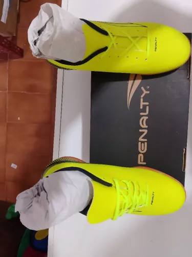 Para VENDER RÁPIDO Lindo tênis PENALTY, leve como pena
