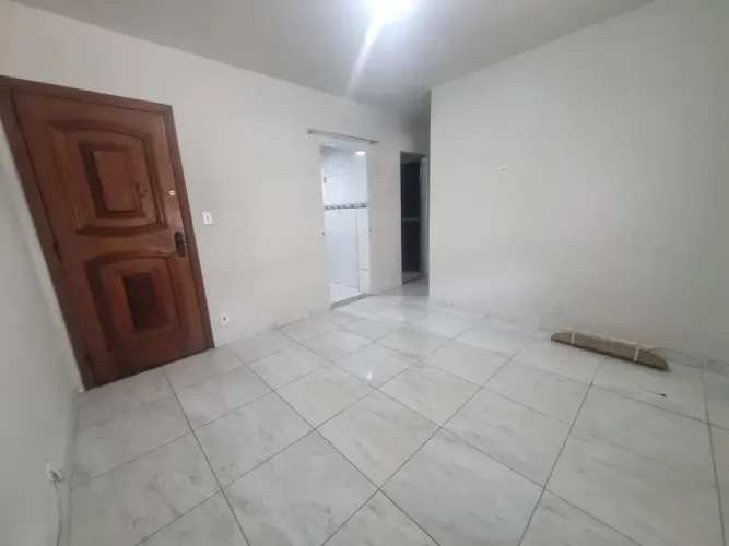 Apartamento com 2 quartos, um lance de escadas e vaga de Garagem no Conjunto da PM em Olar