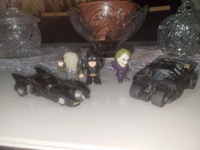 Lote Batman Shell V-Power 2012 - 2 Batmóveis + 3 Bonecos (Batman, Coringa, Espantalho)