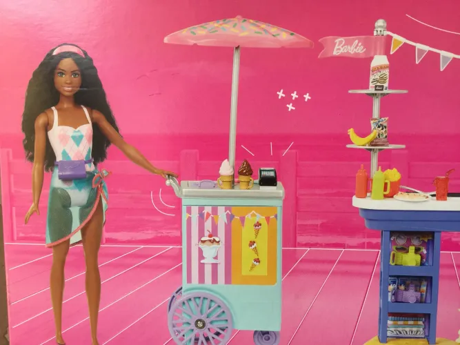 Barbie it takes two play set
