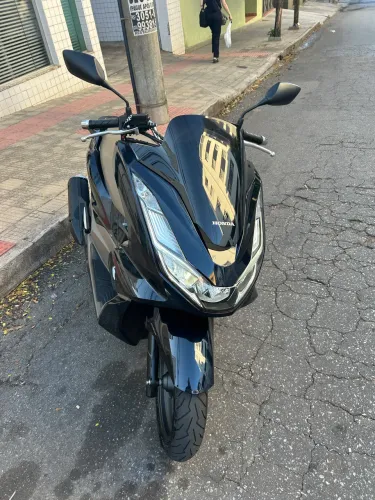 Moto PCX 2025 deluxe (com menos de 5 mil km )