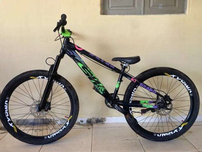 Bike Ksw brabo aro 26 , aro v-max pneu kenda flame freio hidráulico mono marchar