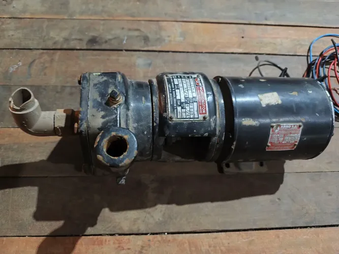 Bomba d'àgua trifásica 3/4 HP, robusta.