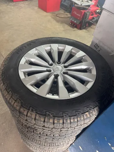 Jogo rodas aro 20 originais Pajero Full com pneus novos!