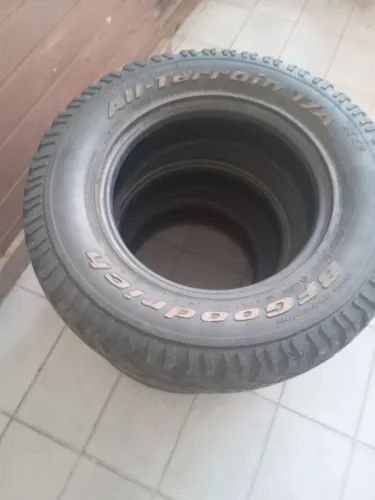 Vende-se 3 pneus
