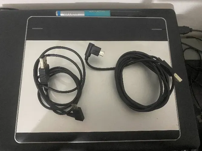 Mesa Digitalizadora Wacom Intuos Pen Small CTL-480 Completa + Caneta e Pontas Extras