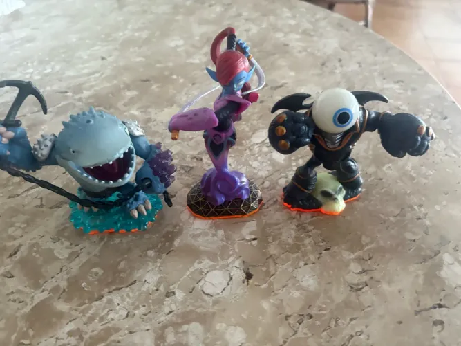 Bonecos skylanders