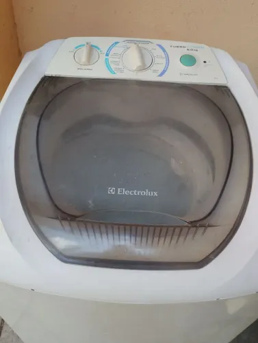 Máquina de lavar roupa 6kg.