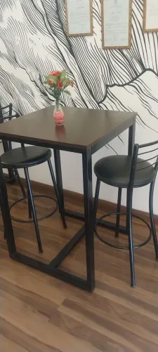 Mesa bistrô 2 lugares-ideal para cafeteria.
