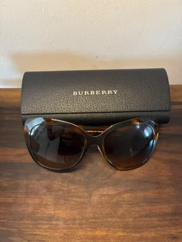 Óculos de Sol Burberry Cat-Eye Tortoise