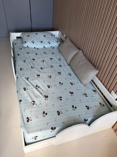 Cama Solteiro Padrão com Grade Nuvem - Estado de Loja / Sem Uso Efetivo