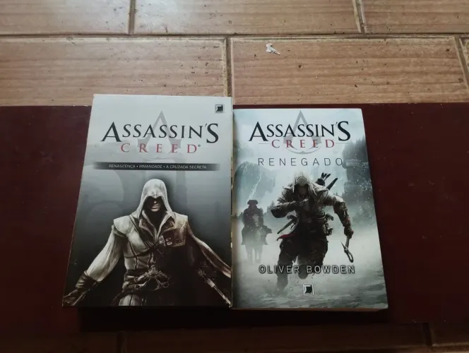 Box Assassins Creed 1 + Renegado