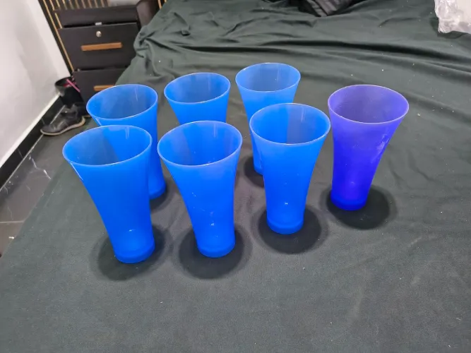 Lote com 7 copos azuis, de 300 ml