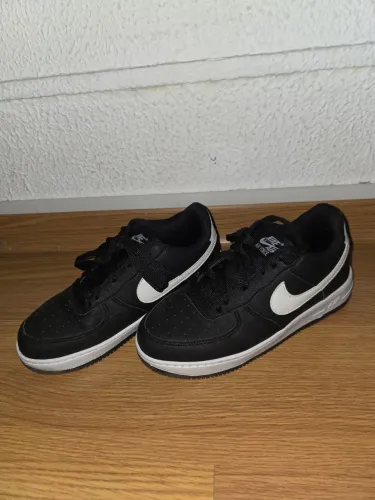 Tênis Nike Air Force First Line Preto e Branco
