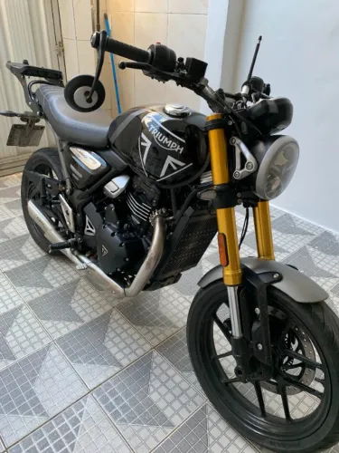 Triumph 2025 Speed 400 | Único dono | Garantia Triumph | Quitada | 9.577 km