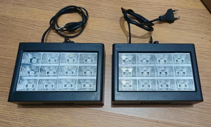 Par de Luzes para festa (Strobo rítmico)