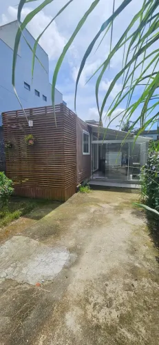 Alugo casa de um quarto próxima ao Novo Campeche