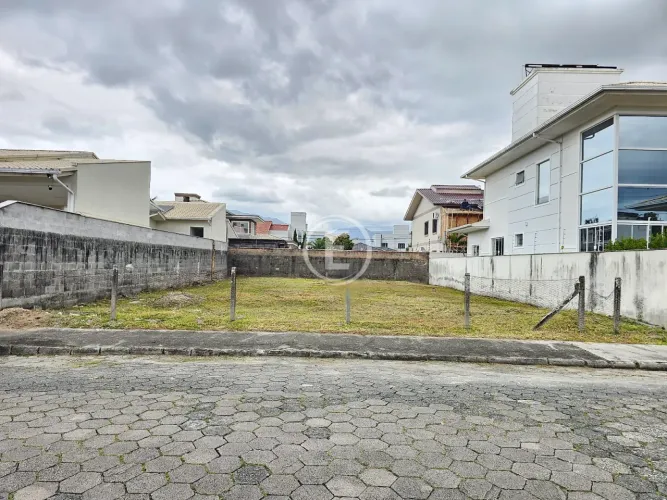 Terreno 360m² plano à venda no Centro de Palhoça