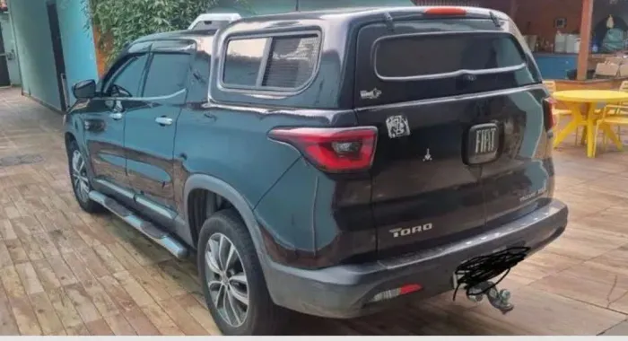 VENDO CAPOTA DE FIBRA PARA FIAT TORO ,POR 5.000 REAIS
