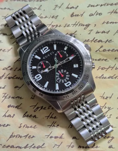 Relógio Gucci cronógrafo suíço G-timeless original - aço inox - esportivo luxo