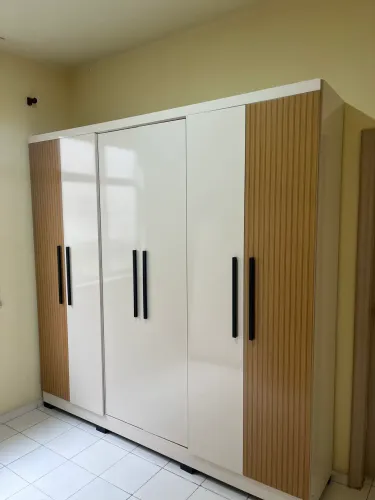 Guarda-Roupa 6 Portas Grande - Branco e Amadeirado