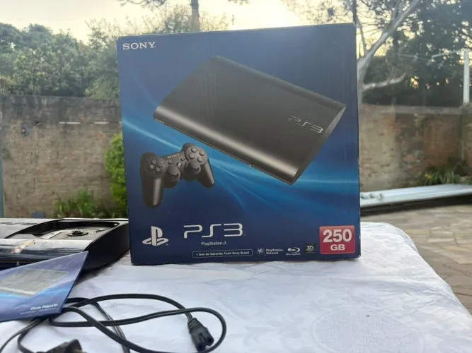 PS3 slim 250GB com 36 jogos