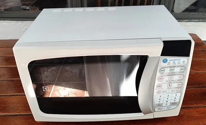 Microondas Eletrolux 21L