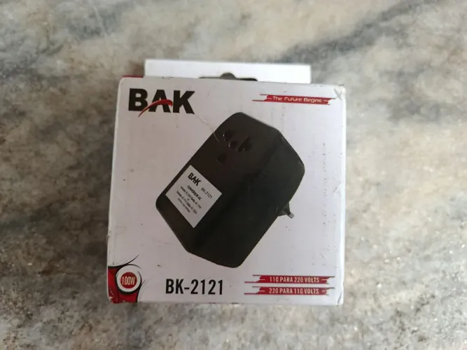 Conversor/Transformador de Tensão Bivolt da marca BAK, modelo BK-2121