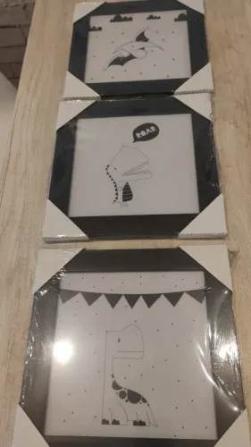 Trio de quadrinhos Dinossauros moldura laqueada preta 20 x 20 frente vidro
