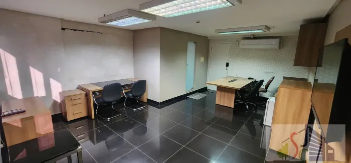 Alugo Sala Comercial de 31m² no Condomínio The Place no Adrianópolis.