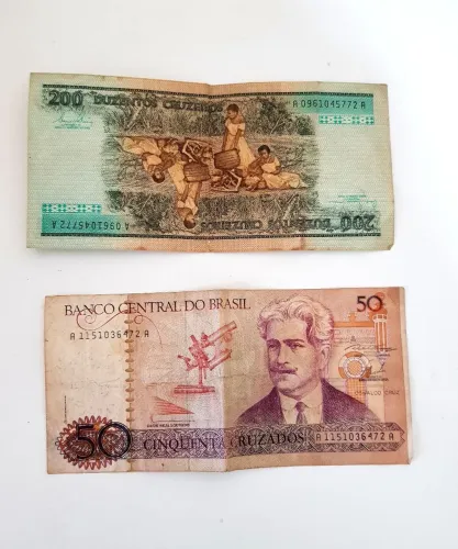 DUAS NOTAS antigas  EM OTIMO ESTADO DE 200 cruzeiros e  50 cruzados