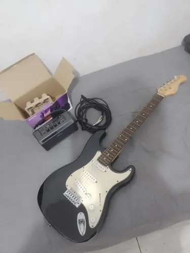 Guitarra elétrica Suzuki SST-1 + Mini amplificador