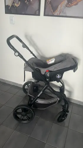Carrinho de bebê + bebê conforto 