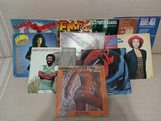 Pacote com 11 discos de vinil