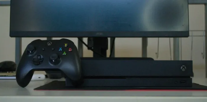 Xbox One X (1TB) + 1 Controle Original