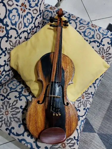 Violino de 5 feito por luthier