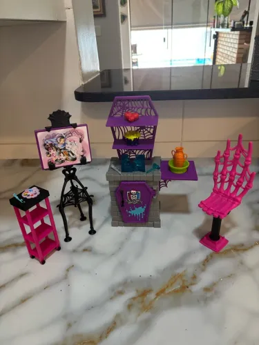 Monster High Art Class Studio