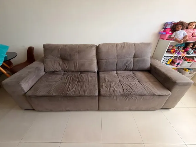 Sofá Retrátil 2,53m marrom/cinza