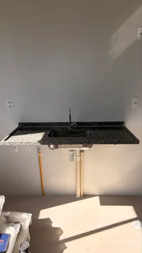     Pia de Granito com Cuba Inox - Nunca Usada - Apartamento Novo