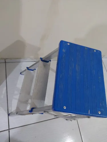 Escada Banqueta Alumasa 2 Degraus em Alumínio Dobrável