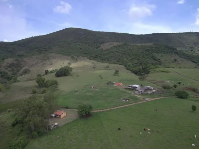Fazenda de 75 hectares com curral e várias nascentes em Santa Rita do Sapucaí/MG.
