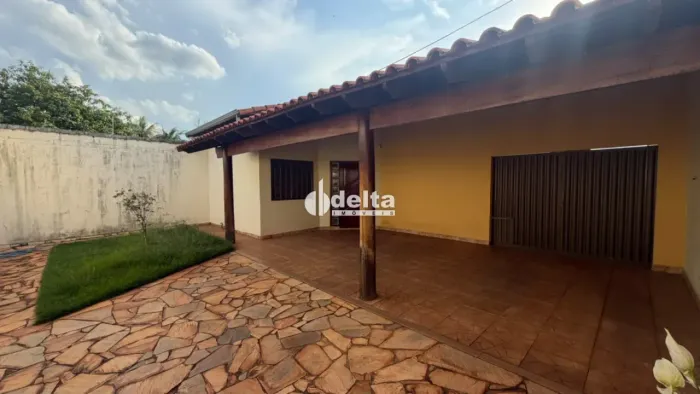 Casa disponível para venda no bairro Daniel Fonseca em Uberlândia