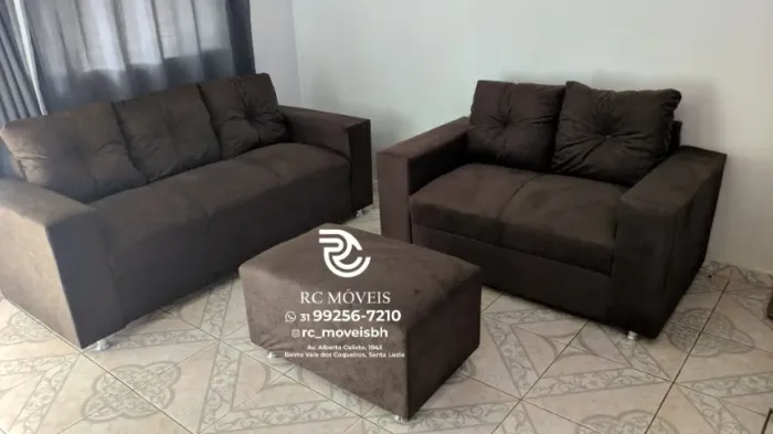 Sofá 2 e 3 pessoas com Puff Suede de qualidade D33 Confortável Direto da Fábrica
