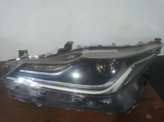Farol Corolla altis híbrido 20/24