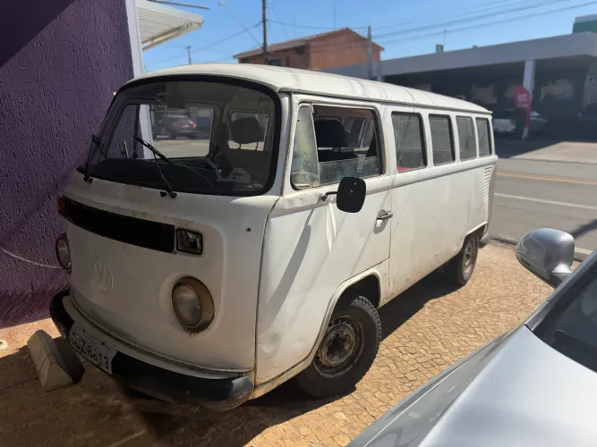 Volkswagen Kombi Standard/ Luxo/ Serie Prata 1990